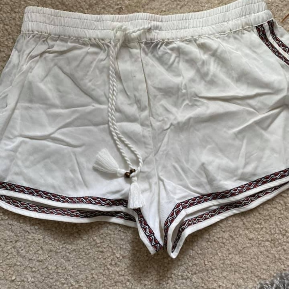 Forever 21 White shorts